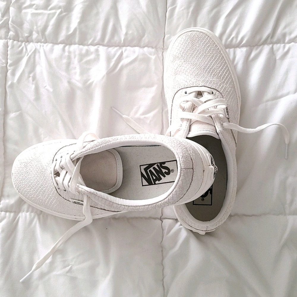 WHITE LEATHER VANS